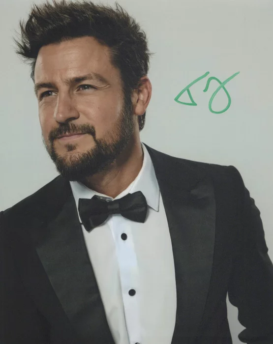 Tyler Hynes autograph