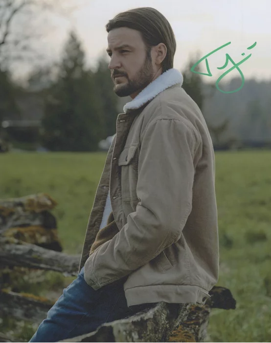 Tyler Hynes autograph