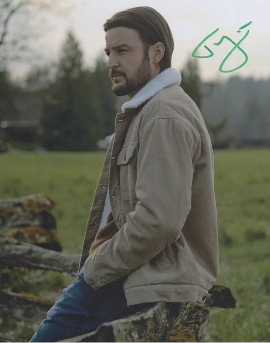 Tyler Hynes autograph