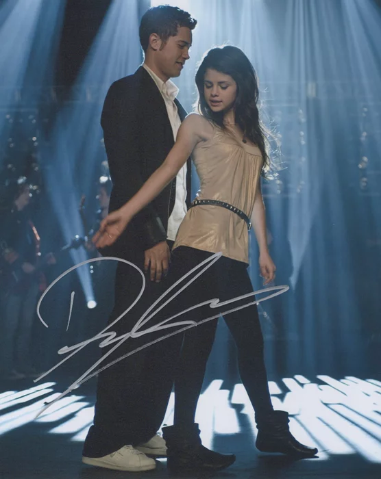Drew Seeley autograph
