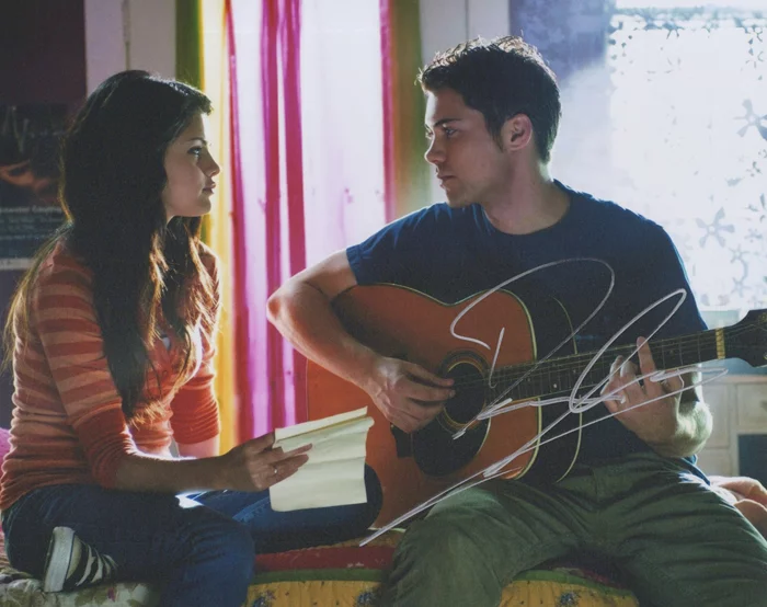 Drew Seeley autograph
