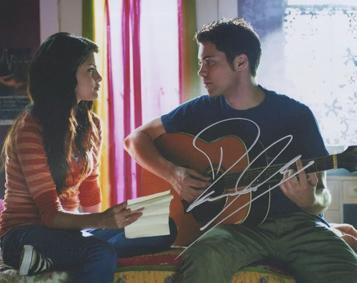 Drew Seeley autograph