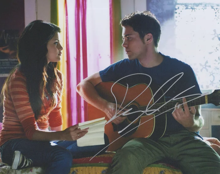 Drew Seeley autograph