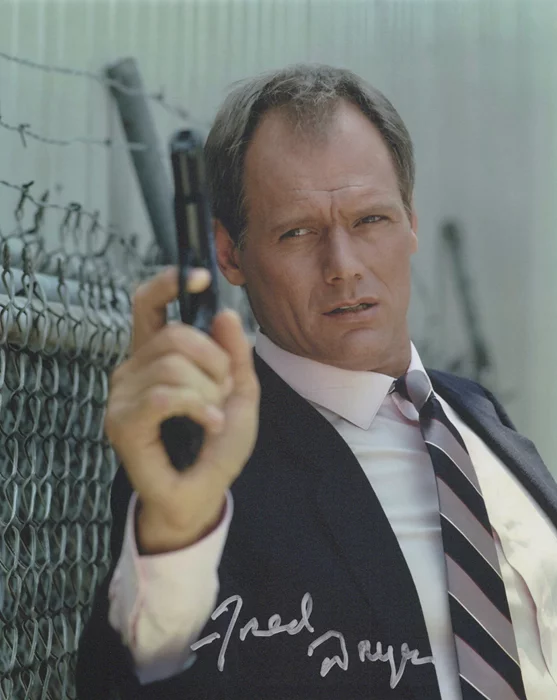 Fred Dryer autograph