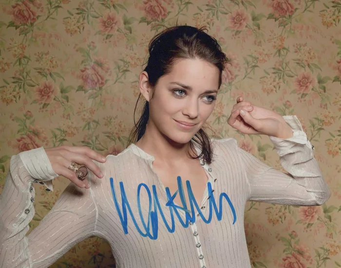 Marion Cotillard autograph