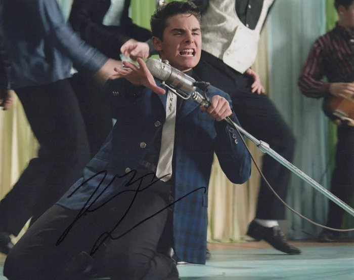 Zac Efron autograph