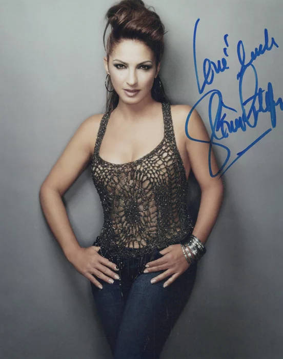 Gloria Estefan autograph