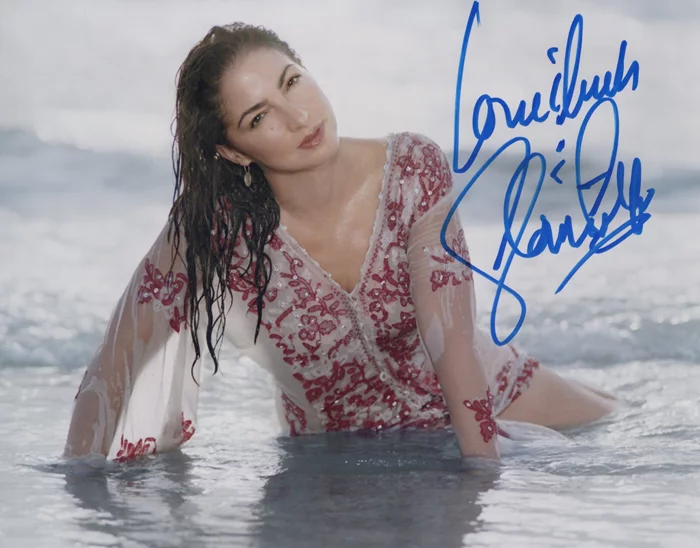 Gloria Estefan autograph
