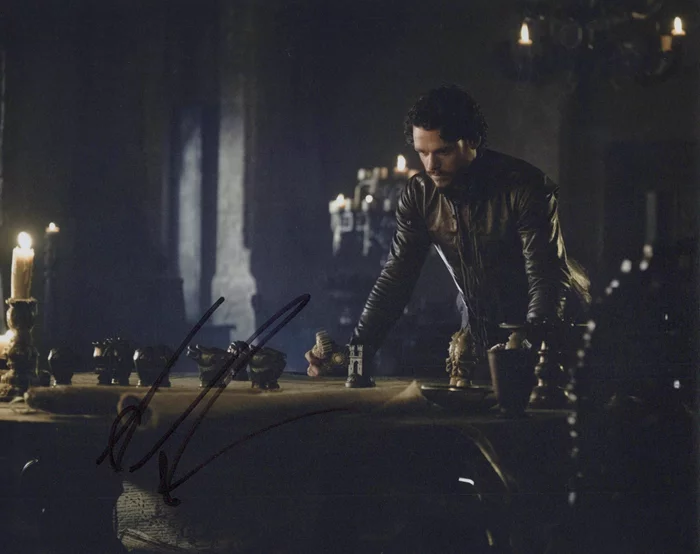 Richard Madden autograph