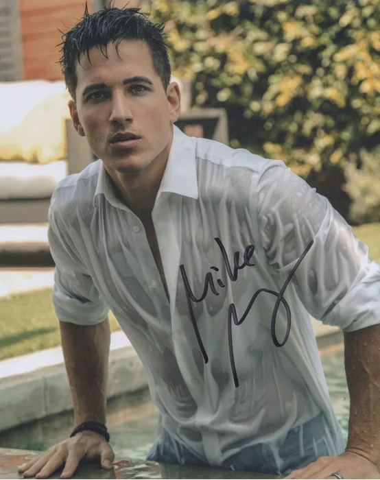 Mike Manning autograph