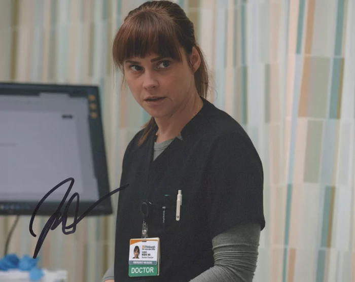 Fiona Dourif autograph