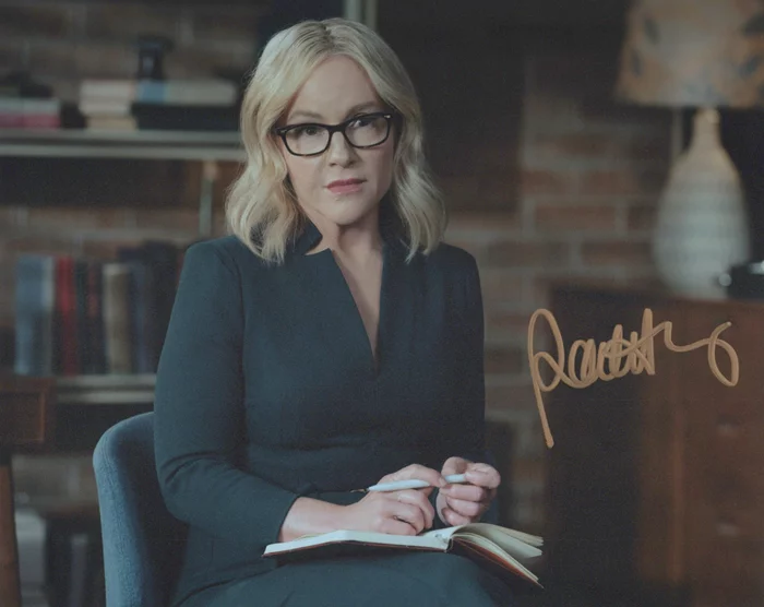 Rachael Harris autograph