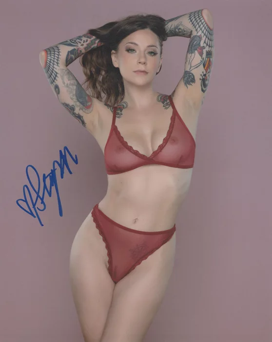 Stephanie Manescu autograph
