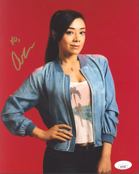 Aimee Garcia autograph
