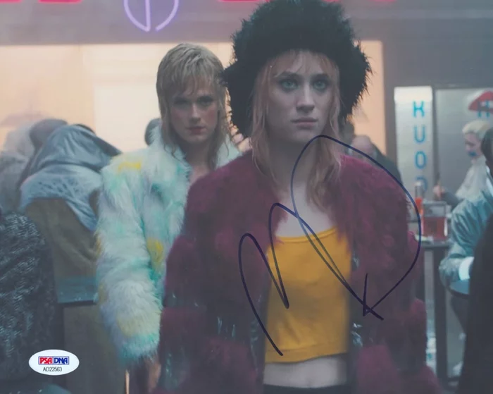 Mackenzie Davis autograph