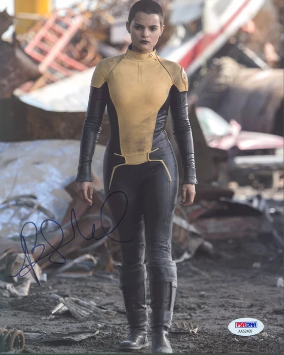 Brianna Hildebrand autograph