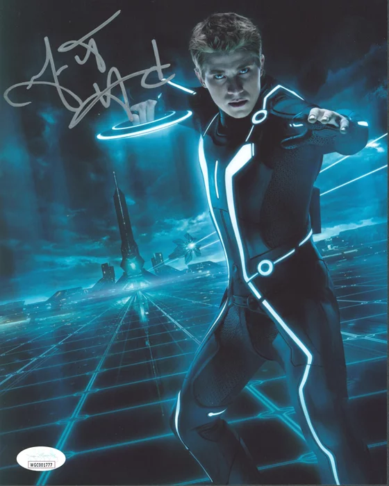 Garrett Hedlund autograph