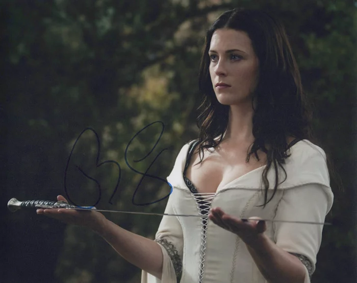 Bridget Regan autograph