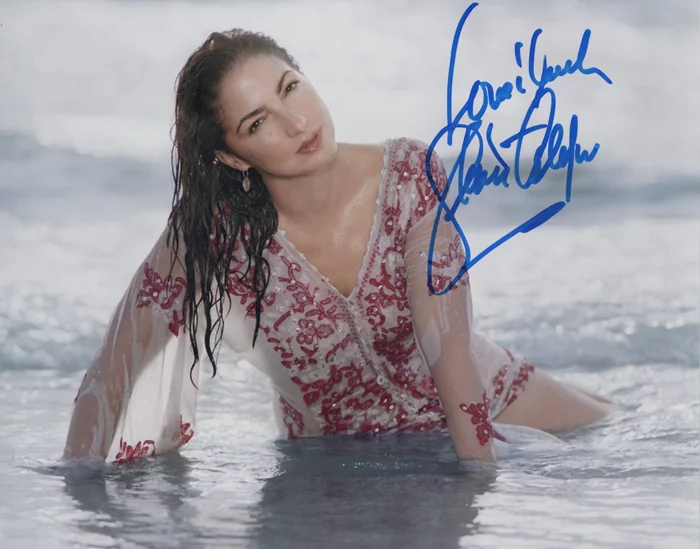 Gloria Estefan autograph