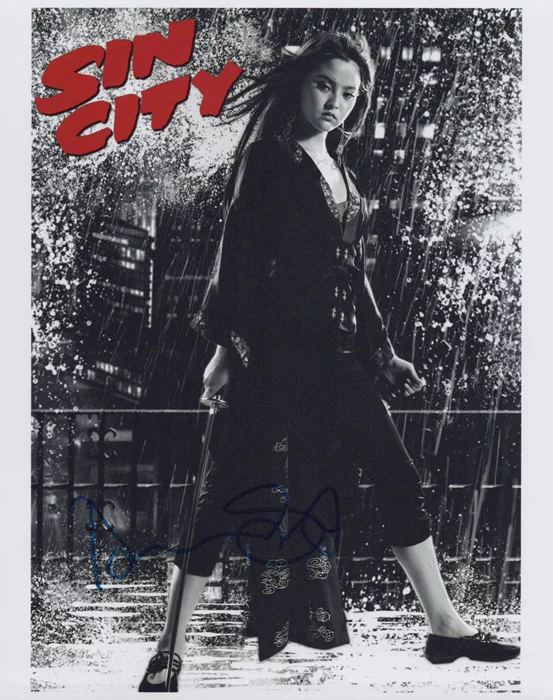 Devon Aoki autograph