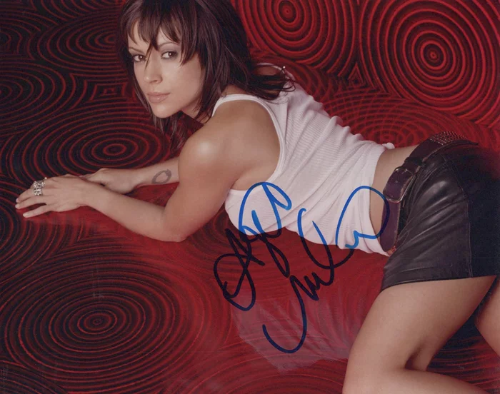Alyssa Milano autograph