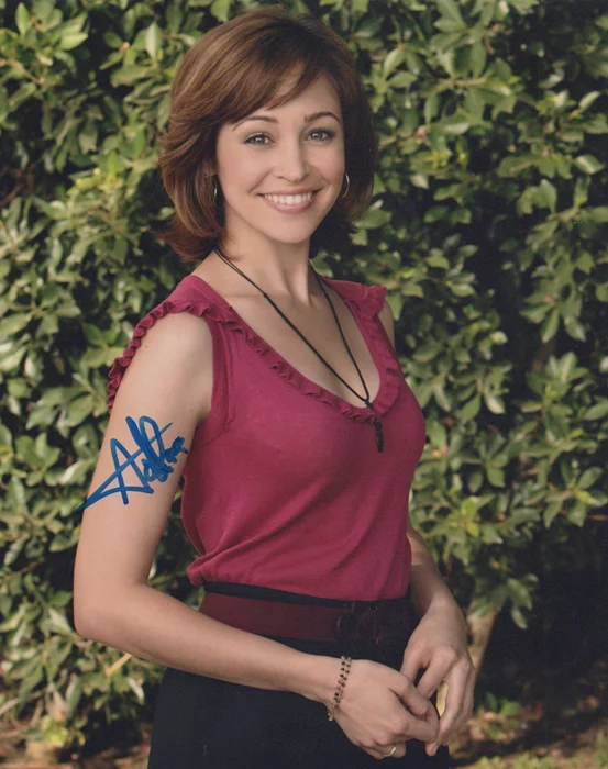 Autumn Reeser autograph