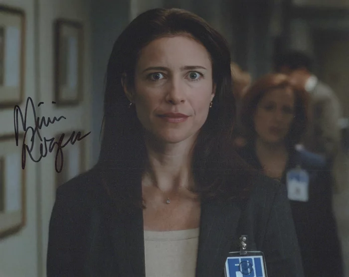 Mimi Rogers autograph
