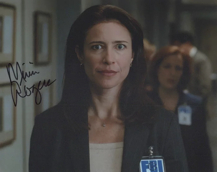 Mimi Rogers autograph