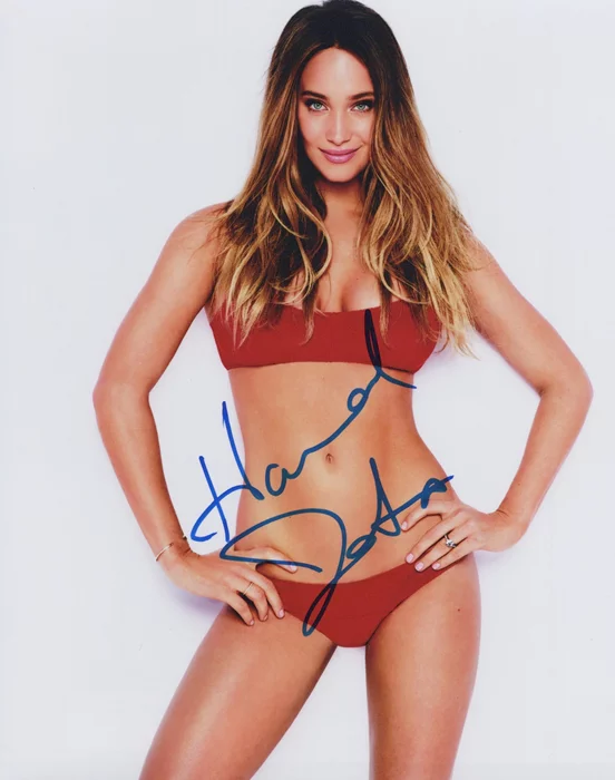 Hannah Davis autograph