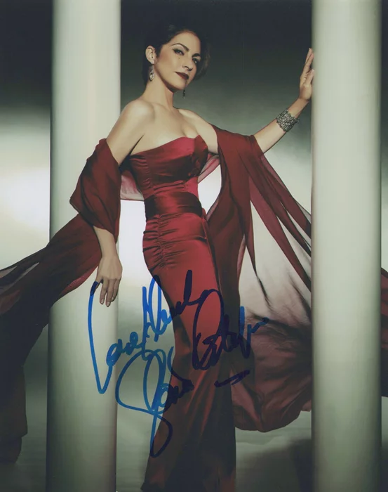 Gloria Estefan autograph