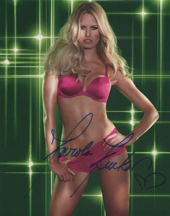 Karolina Kurkova autograph