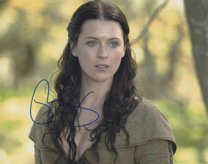 Bridget Regan autograph