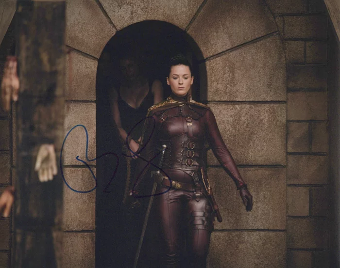 Bridget Regan autograph