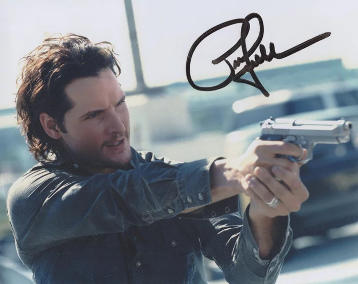 Peter Facinelli autograph