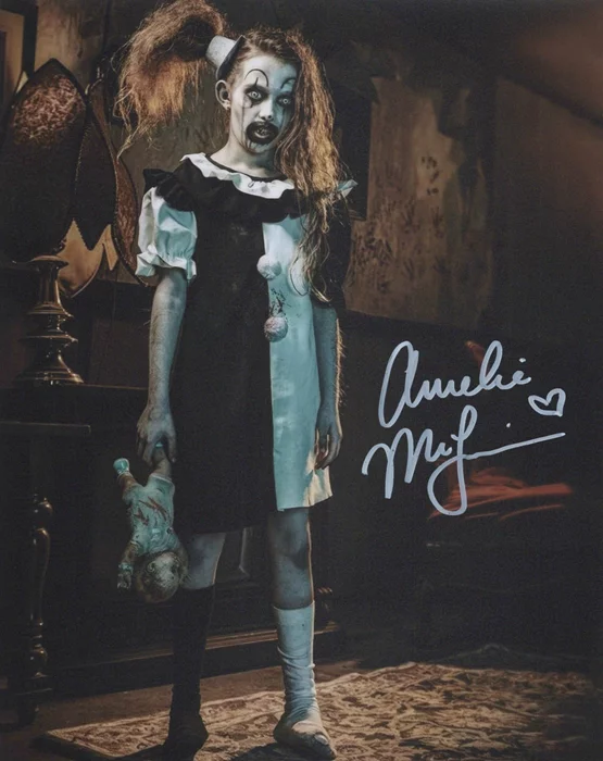 Amelie McLain autograph