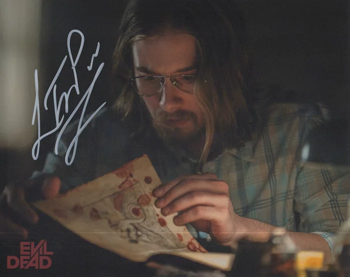 Lou Taylor Pucci autograph