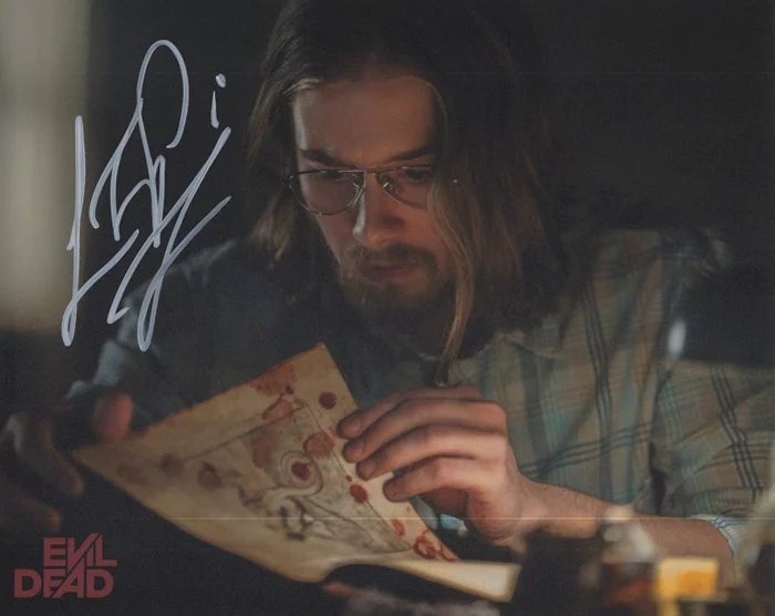 Lou Taylor Pucci autograph