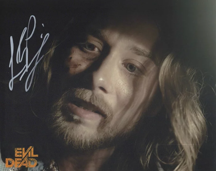 Lou Taylor Pucci autograph