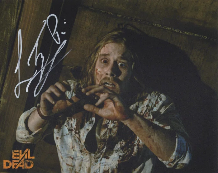 Lou Taylor Pucci autograph