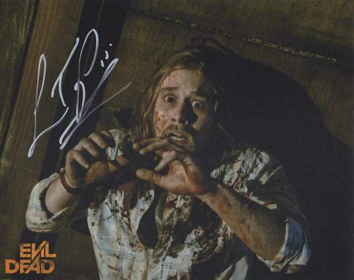 Lou Taylor Pucci autograph