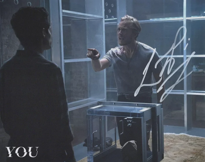 Lou Taylor Pucci autograph