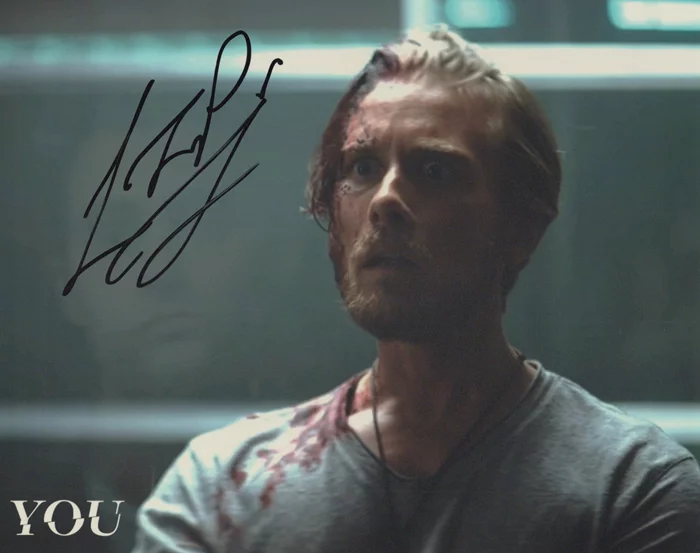 Lou Taylor Pucci autograph