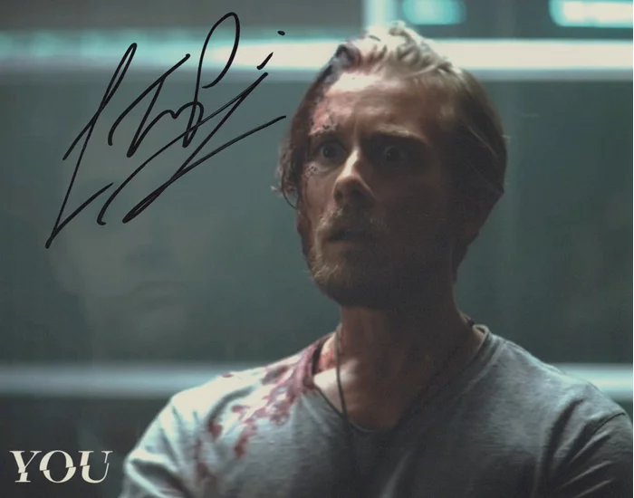 Lou Taylor Pucci autograph