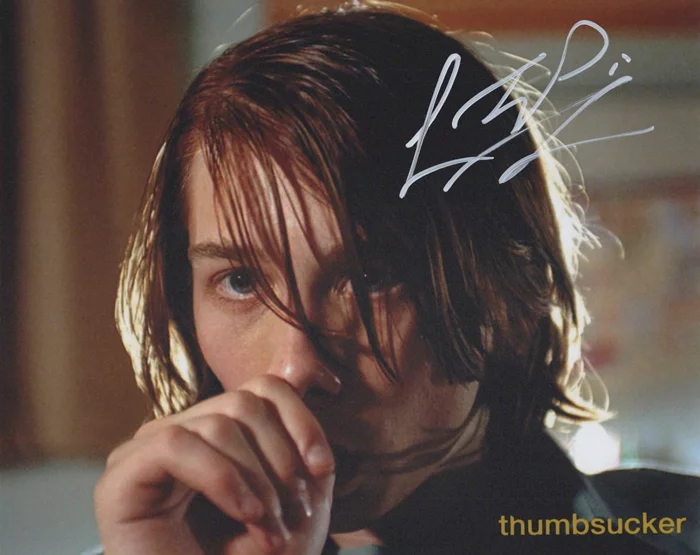 Lou Taylor Pucci autograph