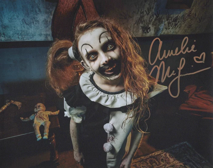 Amelie McLain autograph