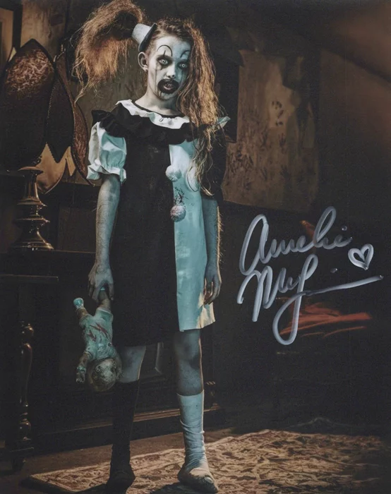 Amelie McLain autograph