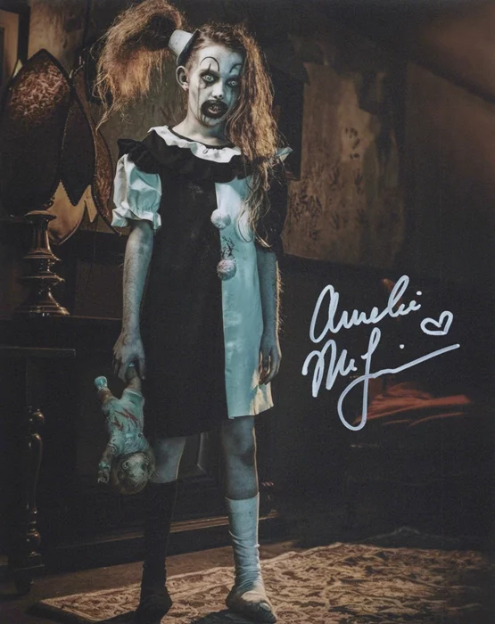Amelie McLain autograph