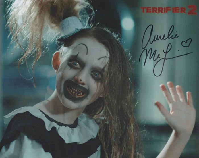 Amelie McLain autograph