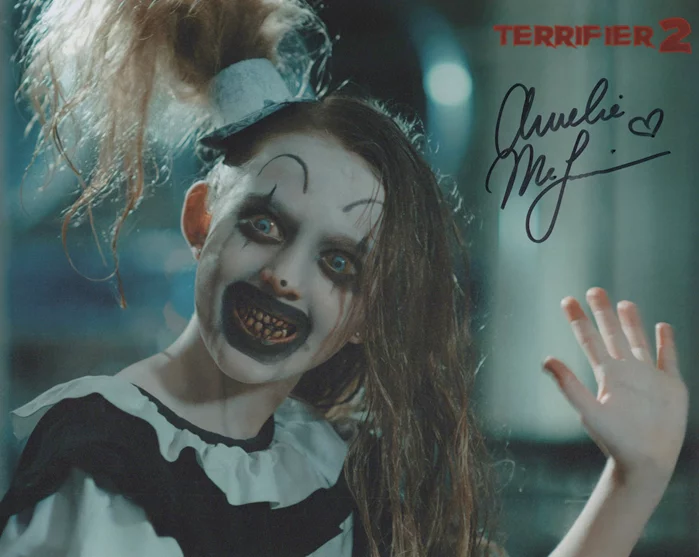 Amelie McLain autograph