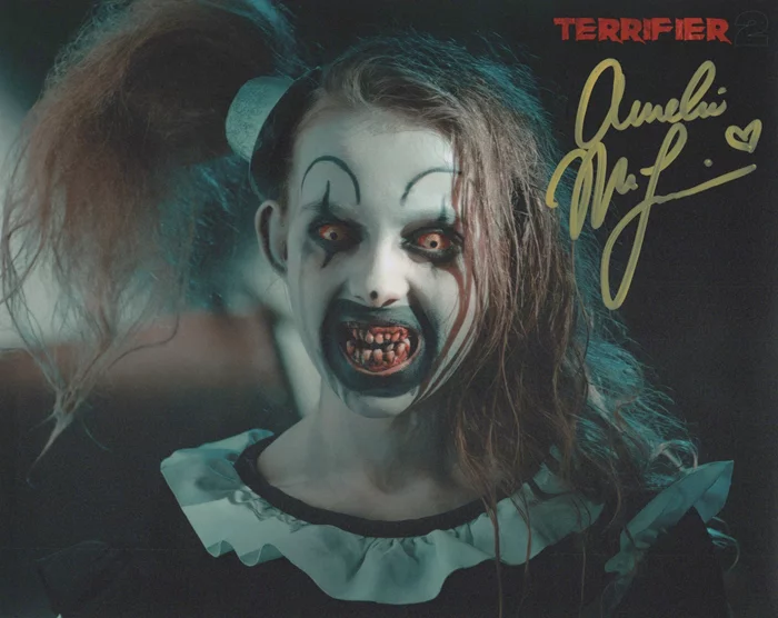 Amelie McLain autograph